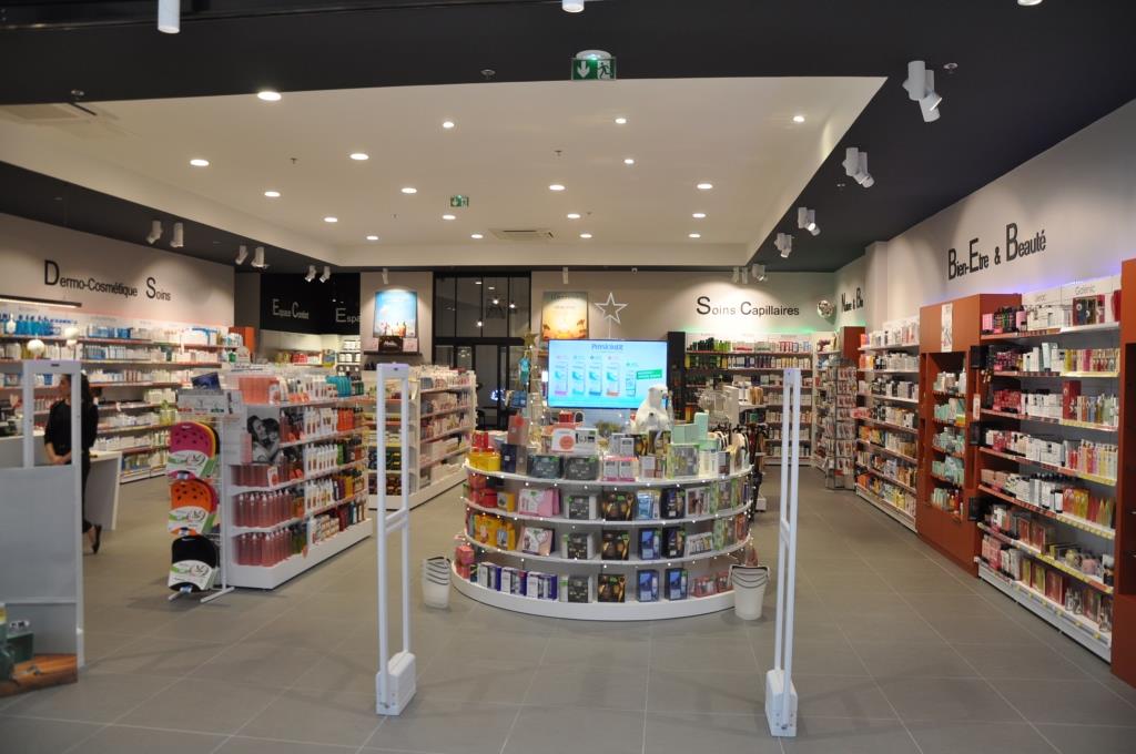 Parapharmacie-cap-emeraude-pleurtuit-noel-gondole-centrale